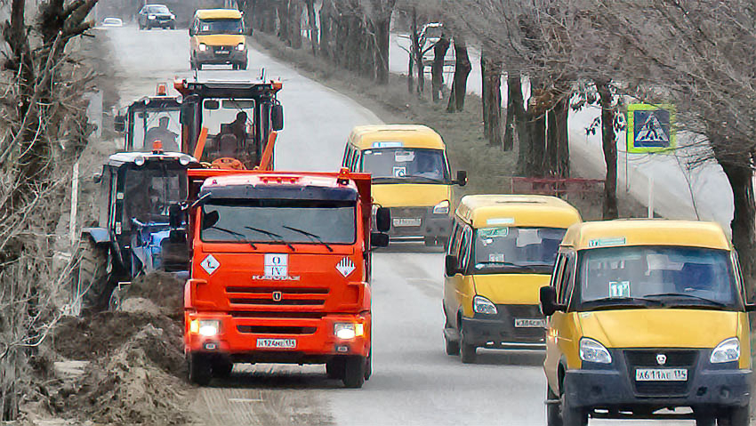 Глава Камышина Станислав Зинченко рассказал, сколько разной дорожной техники накупили в город за год