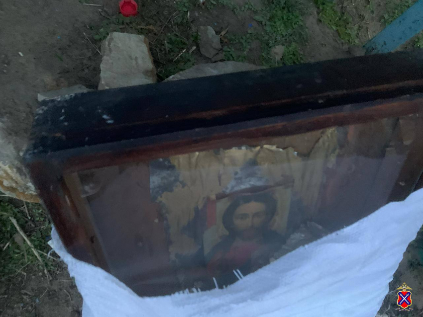 Икону Николая Чудотворца украли под Первомай у жителя Камышинского района