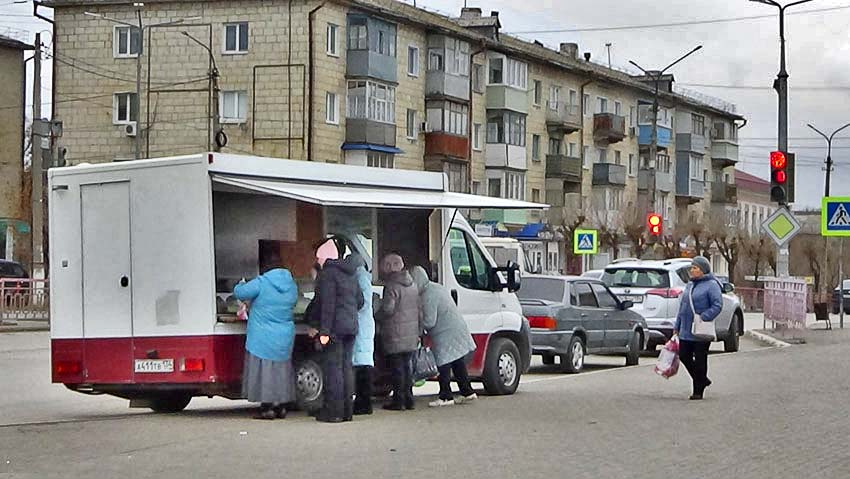 Нельзя ли в Камышине поудобнее устроить парковку фермерской автолавки? - камышанка