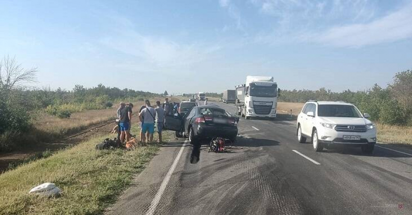 На трассе между Камышином и Волгоградом 31 августа скончался человек в машине, превратившейся в груду металла