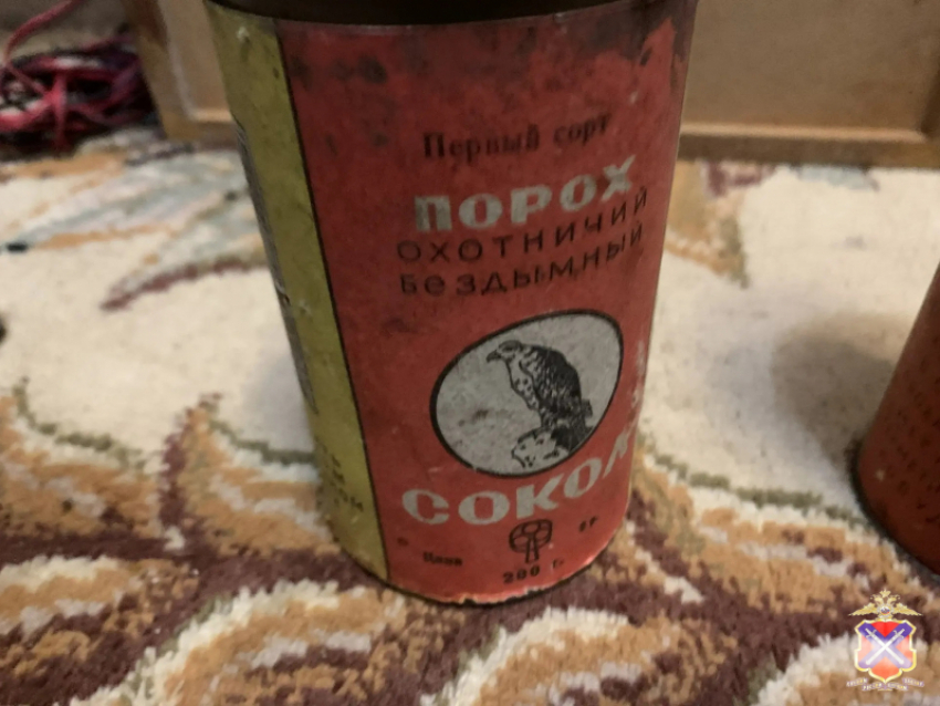 В Камышинском районе селянин «сидел на пороховой бочке", и теперь может сесть на восемь лет 