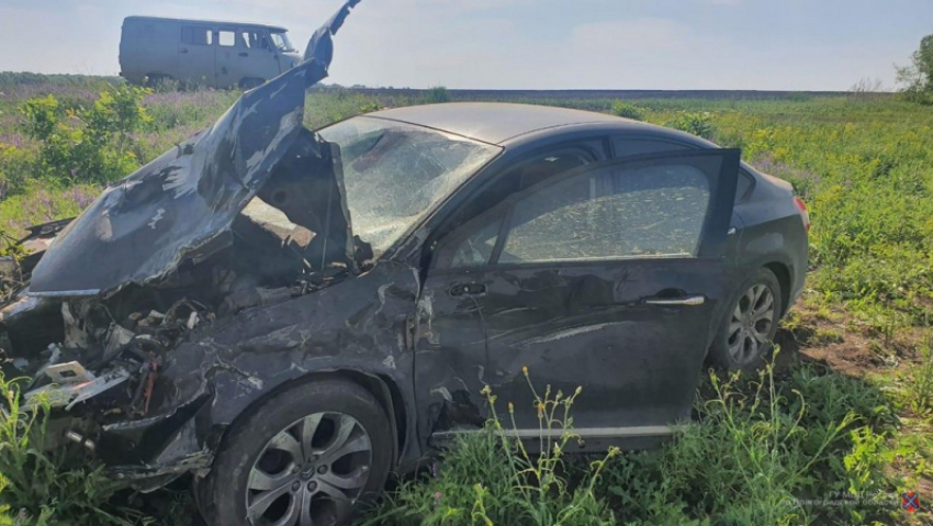 На федеральной трассе иномарка и отечественная легковушка «слепились» так, что водители чудом остались живы