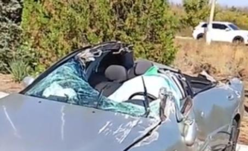 «Срезал полмашины»: в Камышине погибла женщина-водитель в жуткой аварии с трактором у АЗС на улице Волгоградской