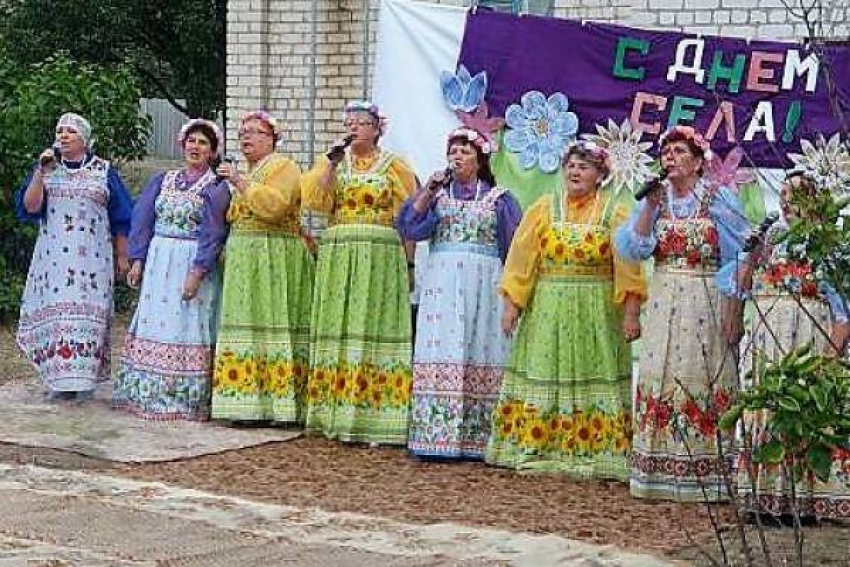 В Камышинском районе спели и съели казан плова в Липовке по случаю Дня села