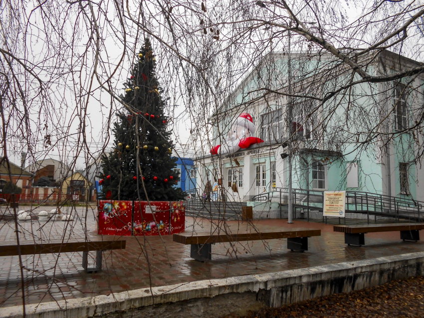 Непонятно, зачем учреждение культуры в Камышине украшать «головой", которой пугаются дети? - камышанка