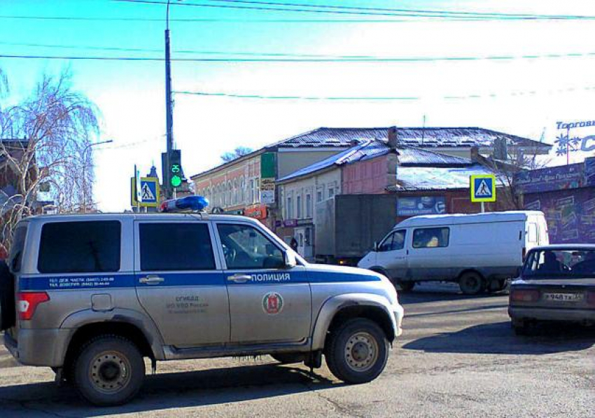 Решается вопрос о заключении под стражу фигуранта-камышанина, подозреваемого в незаконных операциях с наркотиками