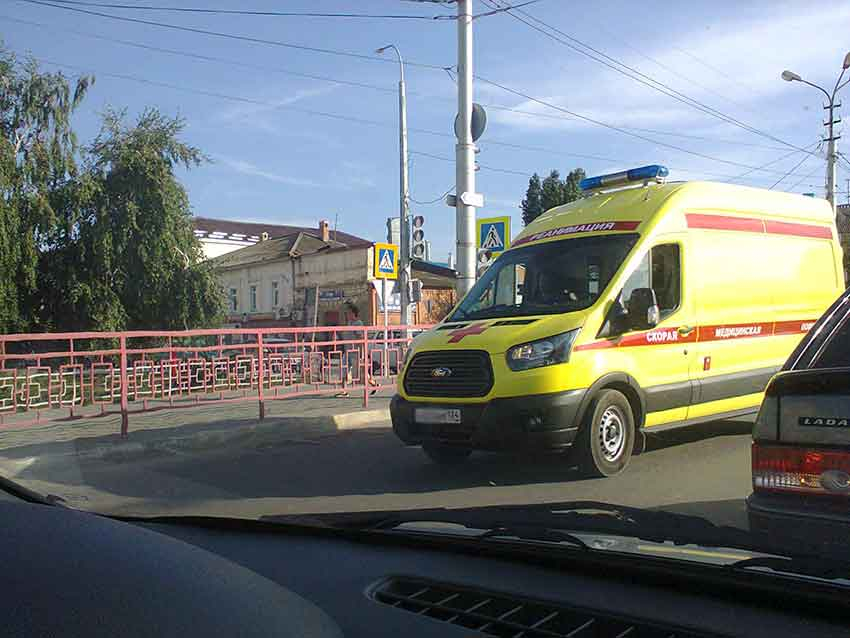Под Камышином большегруз снес велосипедиста