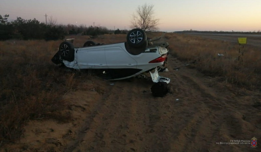 На федеральной трассе иномарка улетела в кювет и опрокинулась на крышу