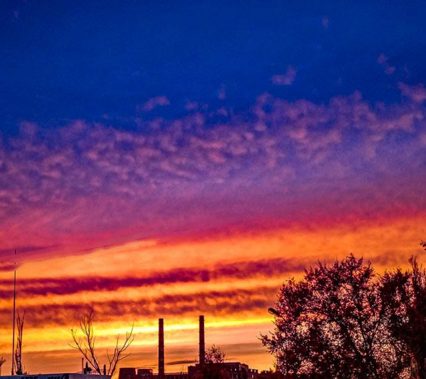 Андрей Бочаров:сообщил, что обломки БПЛА повредили электроподстанцию в Волгоградской области ночью 4 ноября