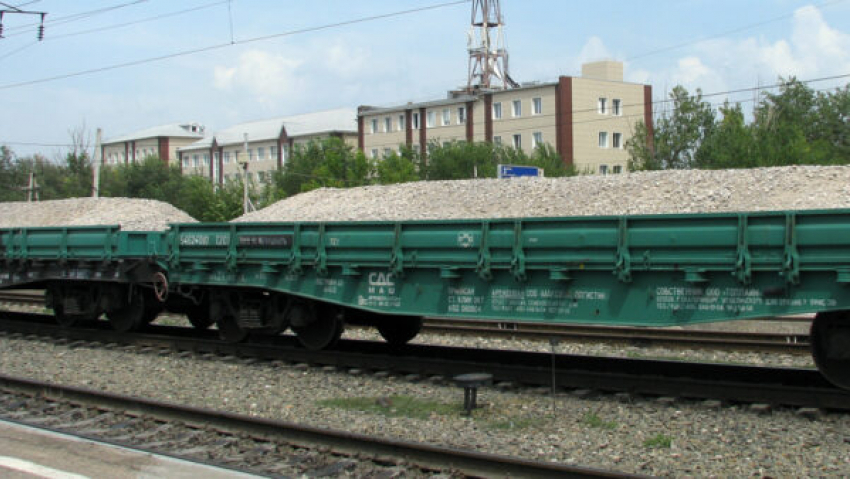 На станцию Петров Вал в Камышинском районе прибыл противоразмывной поезд