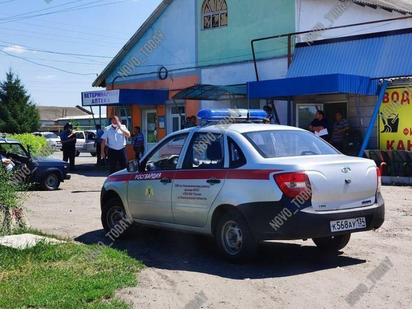 Муж среди бела дня расстрелял в магазине жену, вскоре его нашли застреленным,  - «Сицилия» в периферийном Новоаннинском