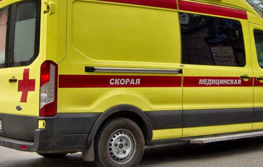 На трассе между Камышином и Волгоградом молодой водитель слетел в кювет, пострадала пенсионерка-пассажирка