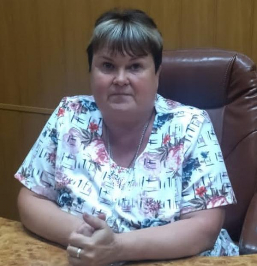 Главой города Петров Вал в Камышинском районе избрана женщина с волевой внешностью
