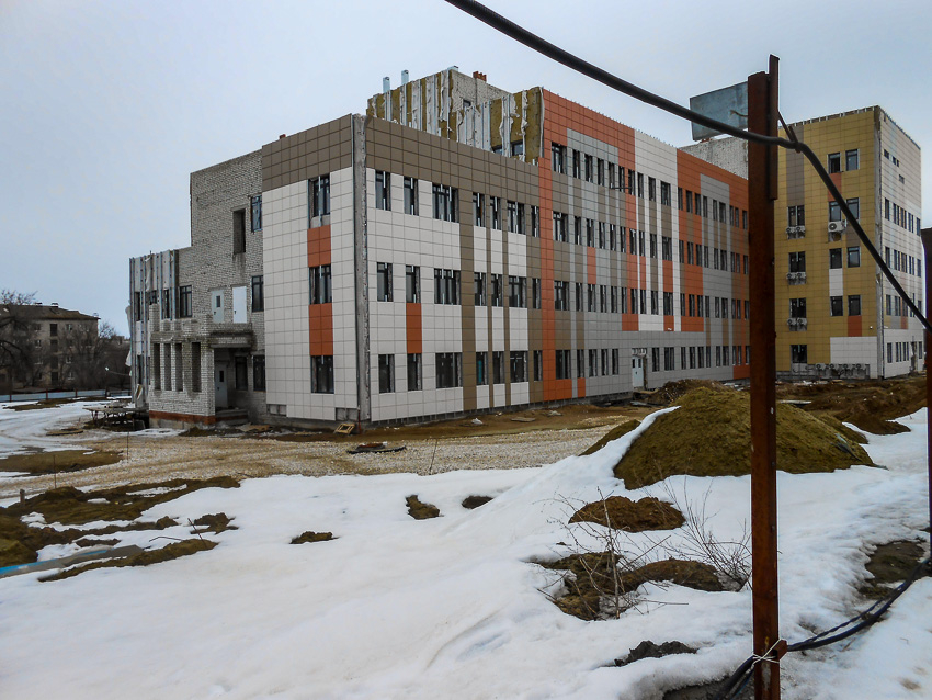 Андрей Бочаров 16 марта провел совещание по здравоохранению, обсуждались ли новые сроки ввода поликлиники в Камышине, - неизвестно