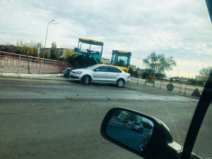 Дорожники Камышина продолжают ремонт на  улице Ленина  