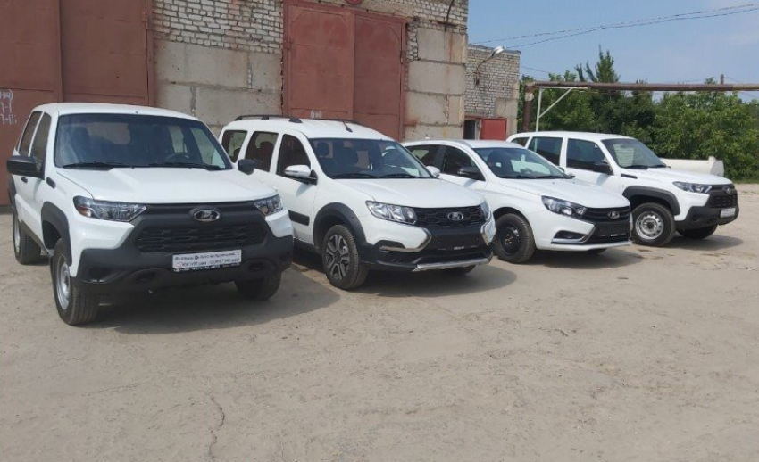 В Камышине детская городская больница получила новые автомобили, которые должны помочь докторам качественнее оказывать помощь маленьким пациентам