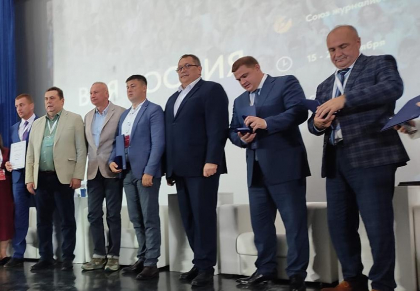 На медиафоруме наградили мэров, отстегивающих деньги на газеты: окажись среди них глава Камышина Станислав Зинченко - его бы надо было завалить подарками!