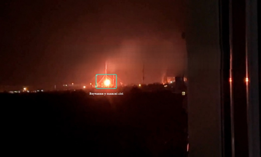 Удар 3 ноября по НПЗ Саратова, что в 200 км от Камышина: украинцы попали в защитную сетку и распереживались - на Украине массово «зажгли» российские «Кинжалы»