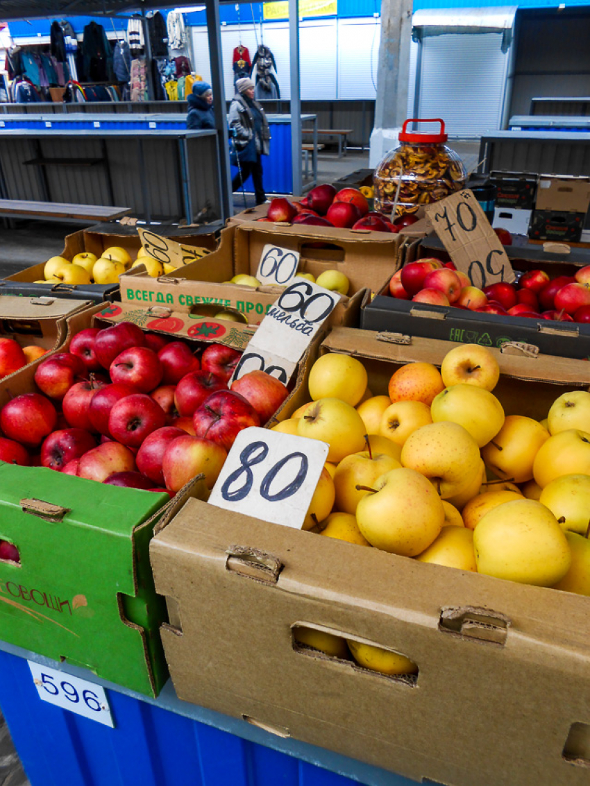 В Камышине самым дешевым десертом перед Новым годом остаются свежие яблоки