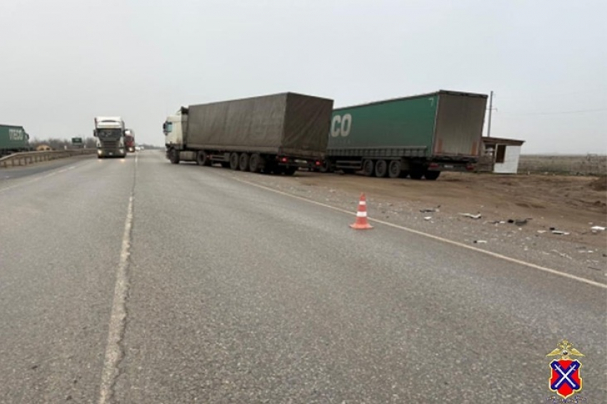 Два большегруза не поделили дорогу между Камышином и Волгоградом в Дубовском районе