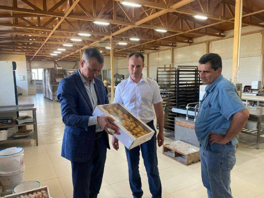 Депутат камышан в Госдуме прихвалил администрацию Дубовки за булочное производство, а как же тогда «упустили» хлебокомбинат в Камышине?