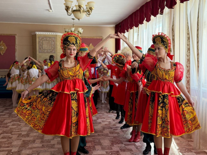 В Камышине устроили флешмоб по поводу открытия Года единства народов России