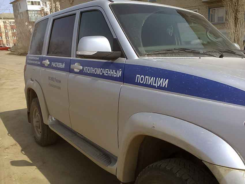 В Камышине дамы-соседки поссорились, и одна другой изрезала резину на колесах автомобиля