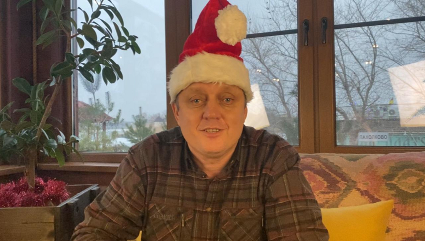 "Цените своих близких": главред Олег Пахолков поздравил читателей «Блокнота» с наступающим Новым годом (ВИДЕО)