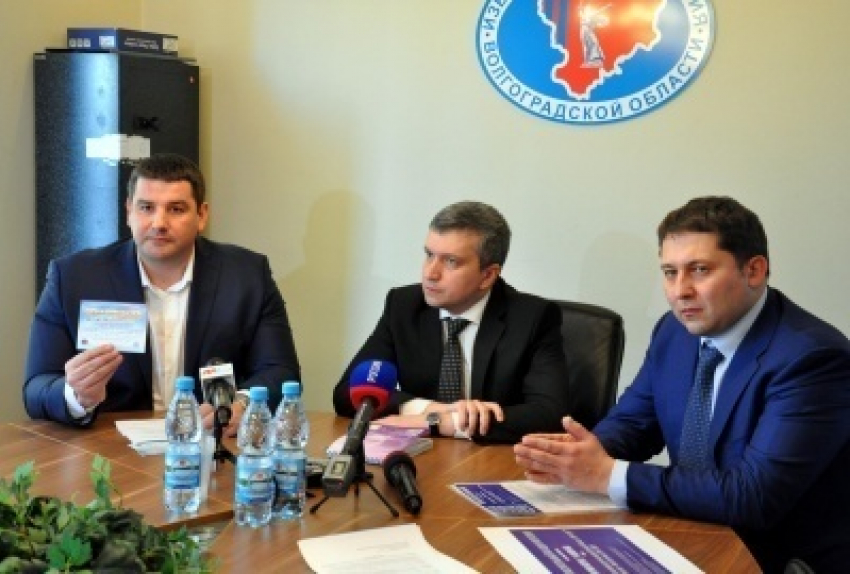 Избирком приготовил подарки для привлечения молодежи на выборы: волгоградцам билеты на футбол, камышанам всего лишь сувениры