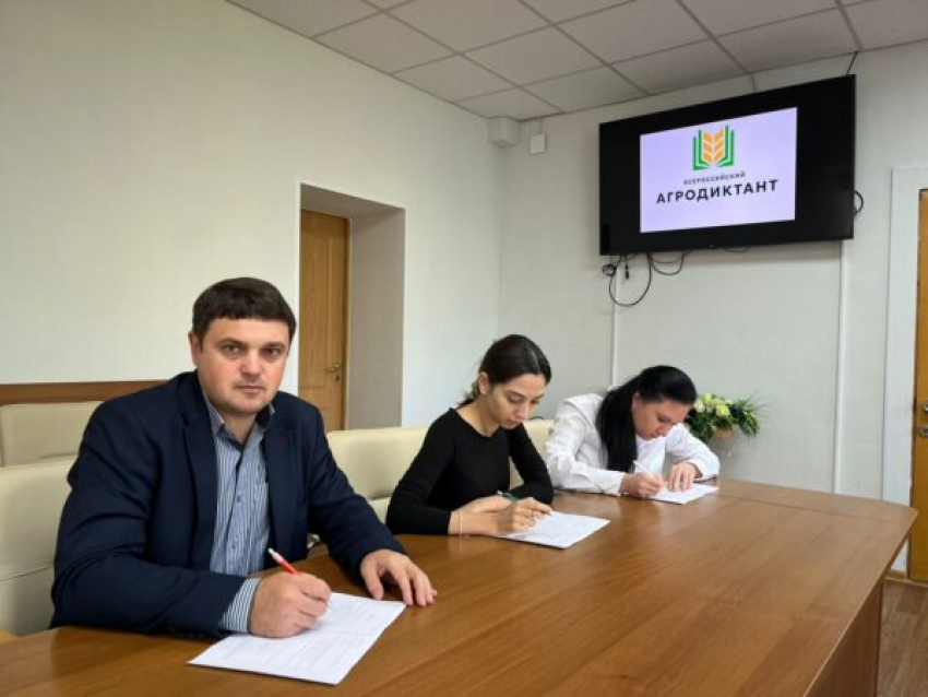 В Камышинском районе агродиктант написали не только школьники, но и чиновники