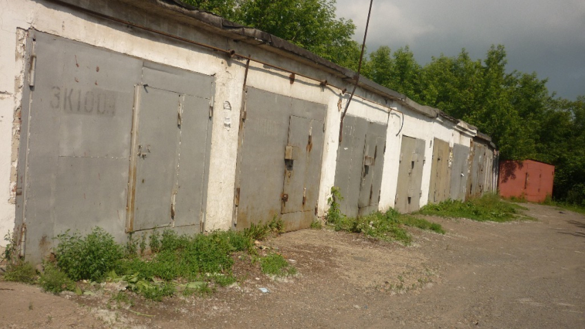 В гаражном кооперативе Камышина следователи изучают обстоятельства некриминальной смерти горожанина