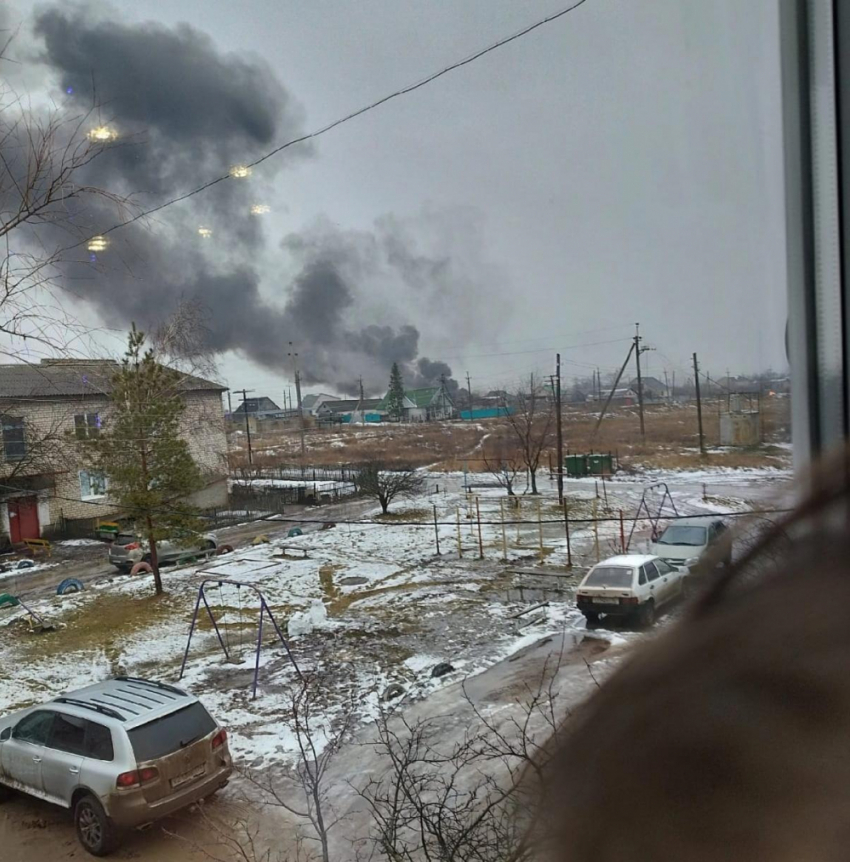 Упавшие в 130 километрах от Камышина неизвестные обломки повредили два сельских дома