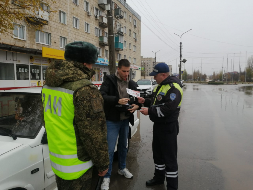 В Камышине госавтоинспекторы провели акцию «Пристегнись!»