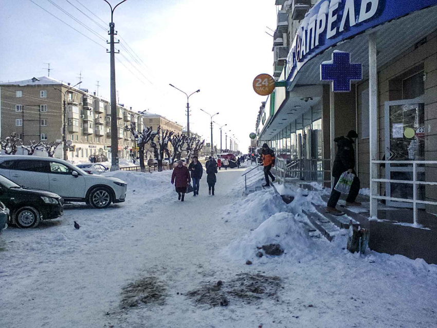 «Дооптимизировались»: жители Волгоградской области не верят, что «отсрочка» больничных поможет сдержать «омикрон» 