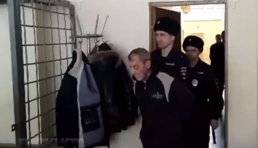 В соцсетях камышане распространили информацию, что подозреваемый в похищении школьницы арестованный Сергей Вихлянцев попал в больницу