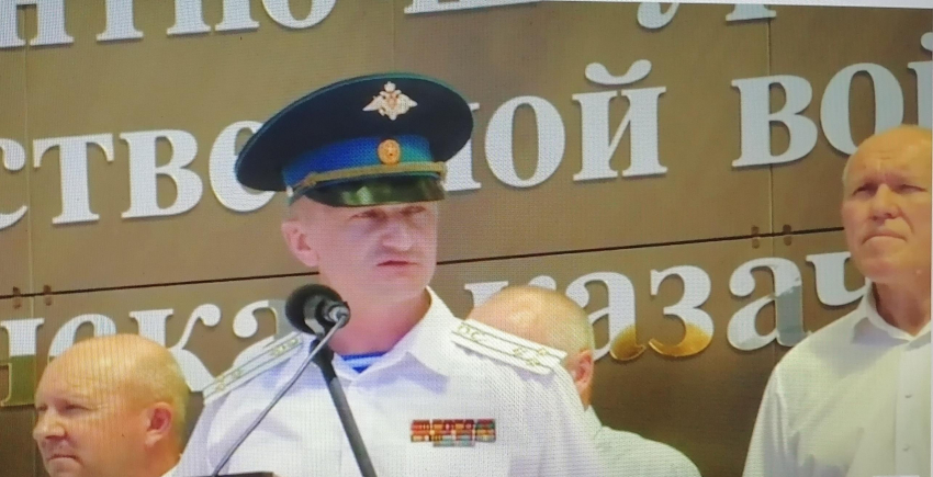 Завтра, 20 августа, командир десантного соединения, базирующегося в Камышине, Андрей Кондрашкин простится со знаменем части