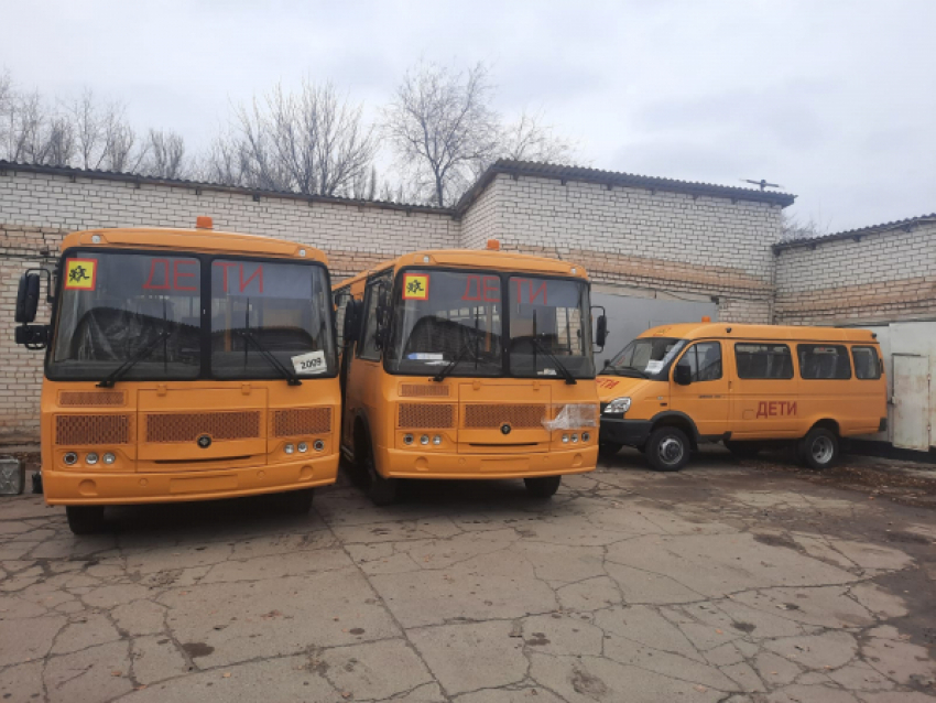Три новых автобуса достались школьникам Камышинского района
