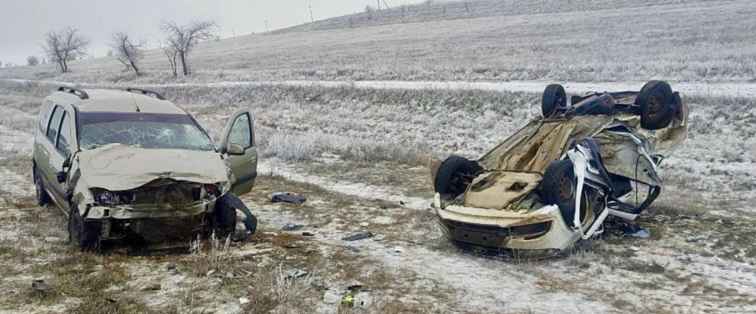 Трое жителей Волгоградской области погибли в страшном ДТП в Калмыкии, еще шестеро в больницах (ВИДЕО)