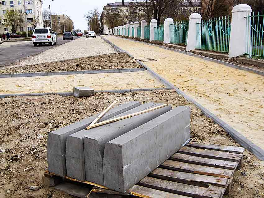 В Камышине дождались своего часа тротуары на улице Мира