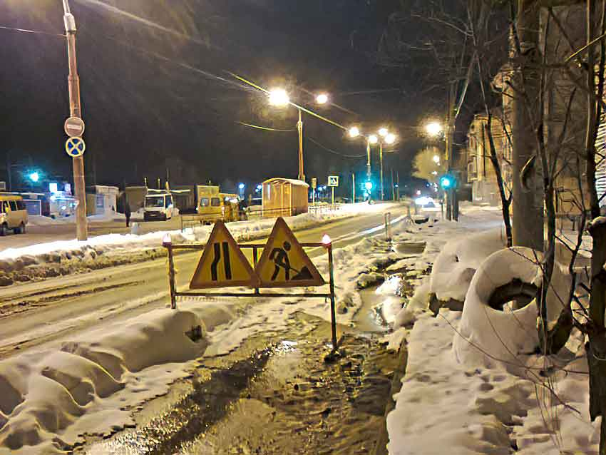 Из одной неприятной крайности в другую - по улицам Камышина из-за потепления потекли ручьи