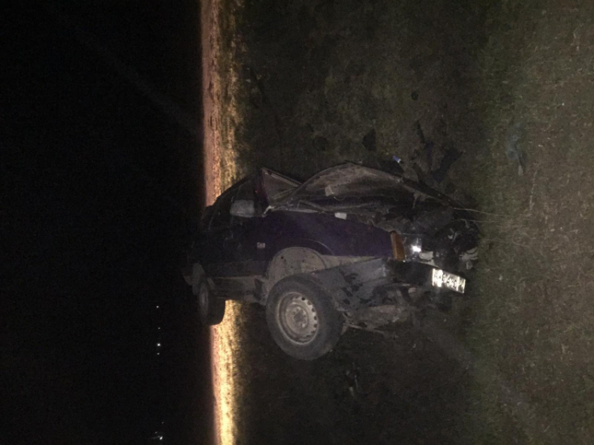 Пострадавшие чудом выжили в легковушке, превратившейся в гору железа