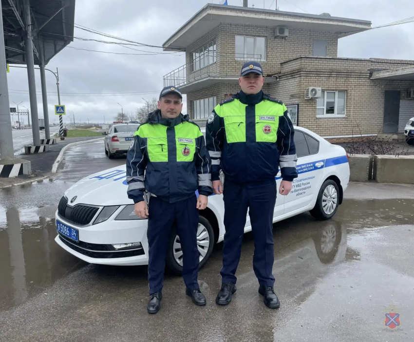 Как сотрудникам ГАИ пришлось сопровождать рожающую маму на трассе Р-22 «Каспий"