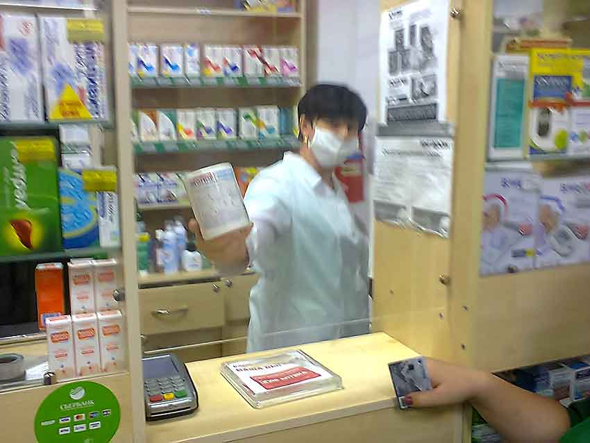 В камышинских аптеках появились салфетки, из которых легко можно сделать одноразовую маску