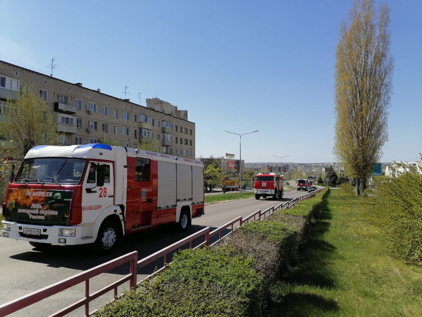 Камышан перепугала колонна пожарных машин, с сиренами пронесшаяся по центральным улицам города