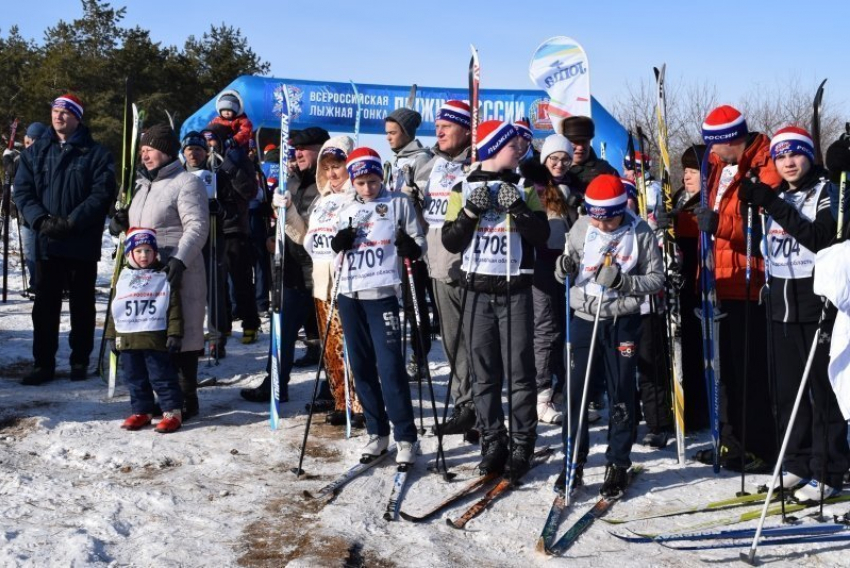 Камышане от 7 до 70 лет вышли на старты «Лыжни России"