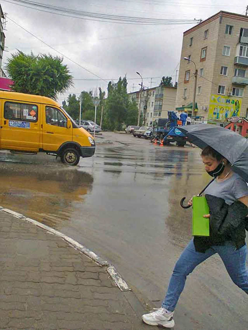 ГУ МЧС распространило предупреждение для камышан о шквале и граде при грозе