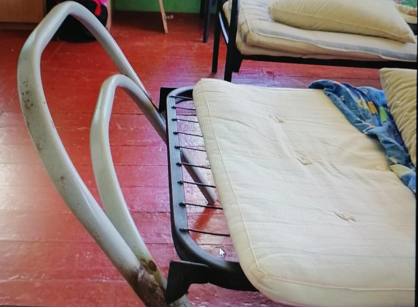 «На стенах гениталии»: в Камышине в детском лагере «Солнечный» детей участников СВО с бесплатные путевками встретили порванными матрасами, - портал V1.RU
