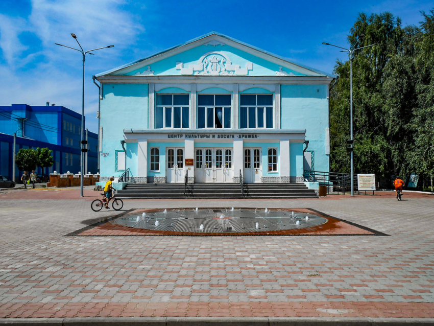 В Камышине почти замер фонтан у «Дружбы» - что, воды не хватает? - камышанка