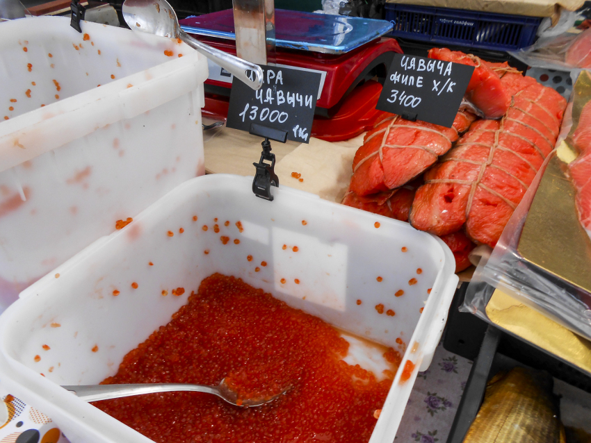 Вдвое подорожавшая красная икра нервирует покупателей перед Новым годом