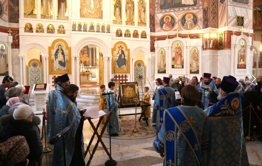 Прославившаяся многими чудесами икона прибыла в Волгоград: когда святыню встретят в Камышине  